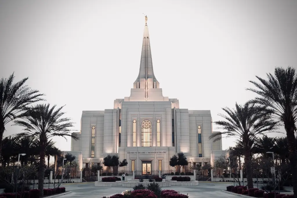Picture of the Gilbert Arizona Temple of the LDS Church