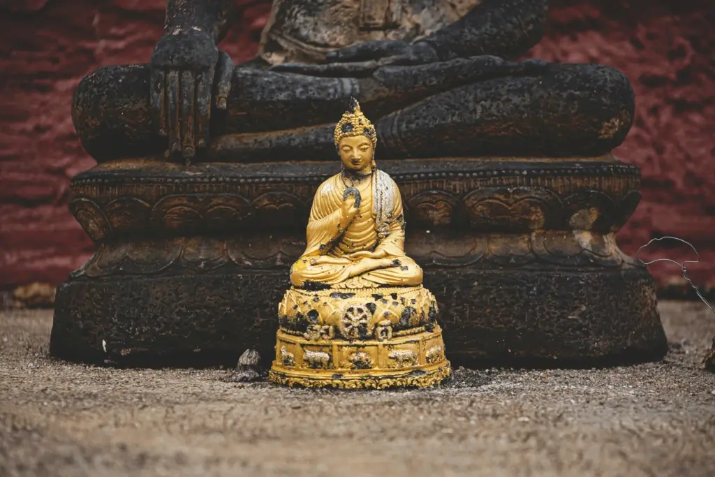 Picture of a golden Buddha statue