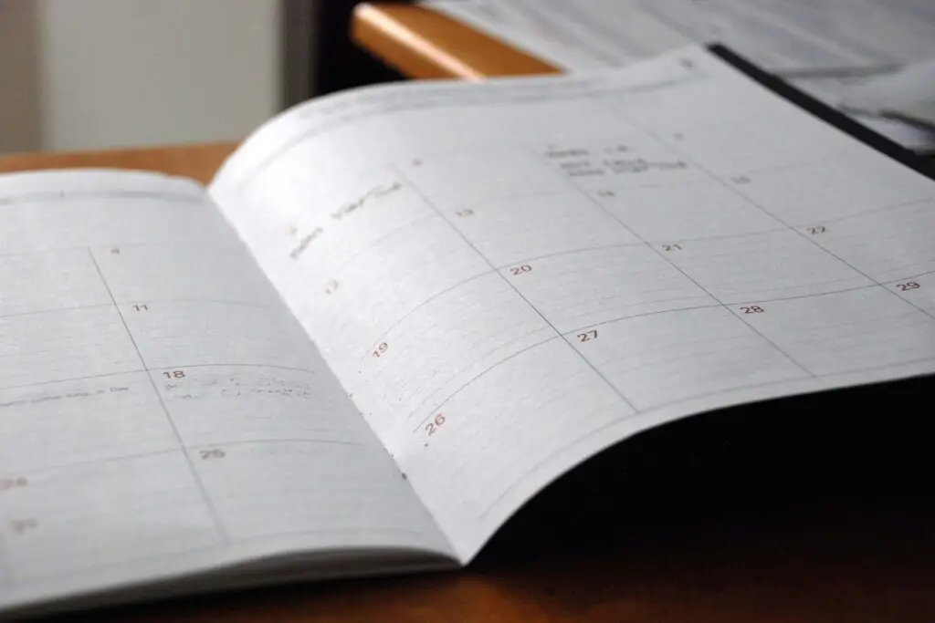 A calendar to write down your 52 top notch free curriculum plans