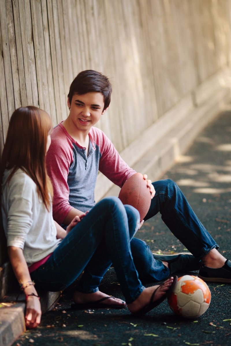 Two teens talking representing Global Day of Youth Evangelism. It is a Global youth evangelism event.